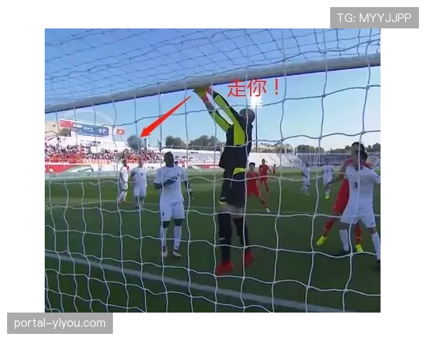 通讯：跟随镜头，记录一次从门将发起、经连续传递破解对方高压的完整进攻